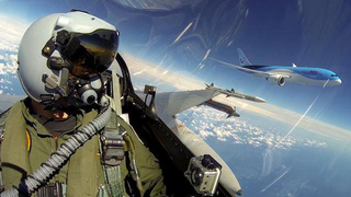 Extremely rare photo of two armed F-16s escorting a Boeing <em>Dreamliner</em>